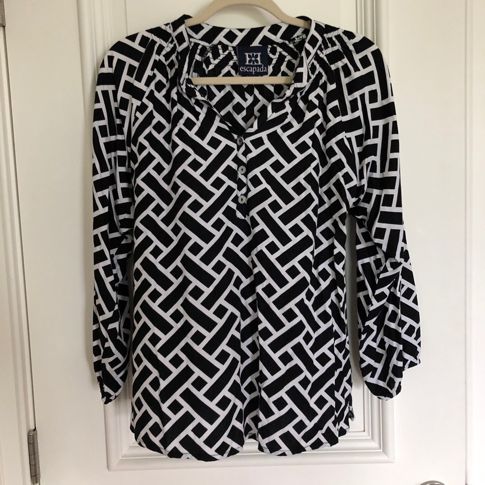 Escapada long sleeve black and white top